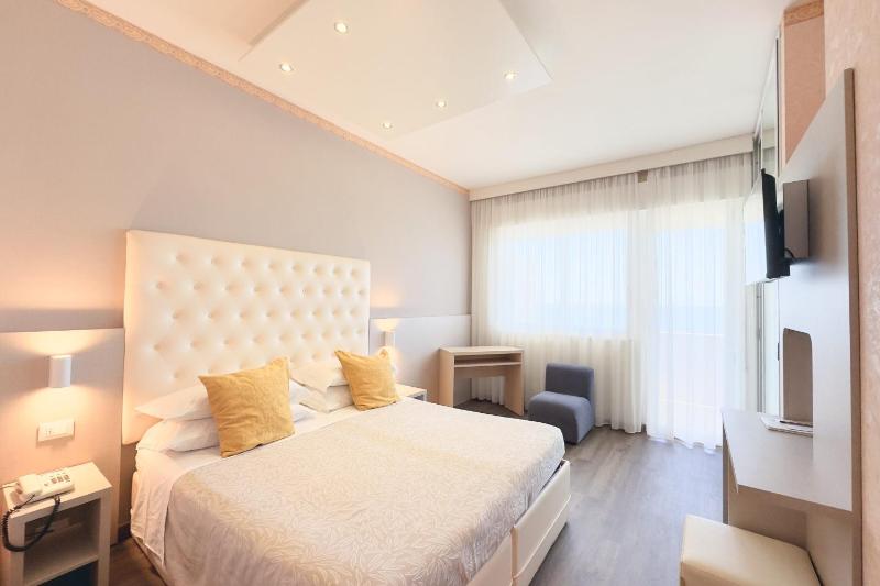 Double Room image 1