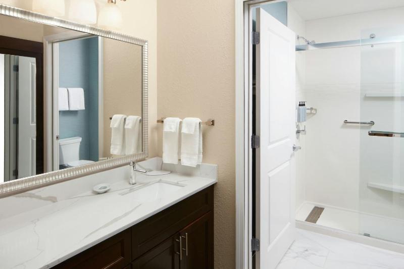 Two-Bedroom Suite image 3