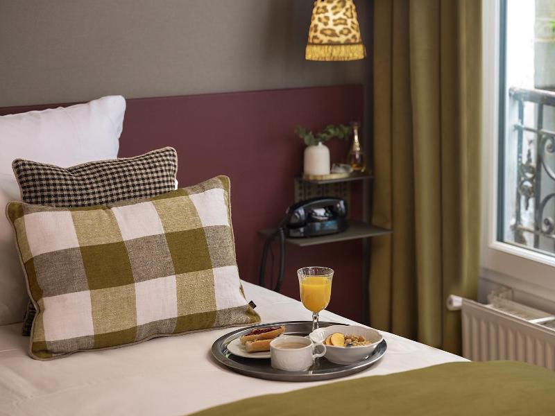 Classic Double Room image 4