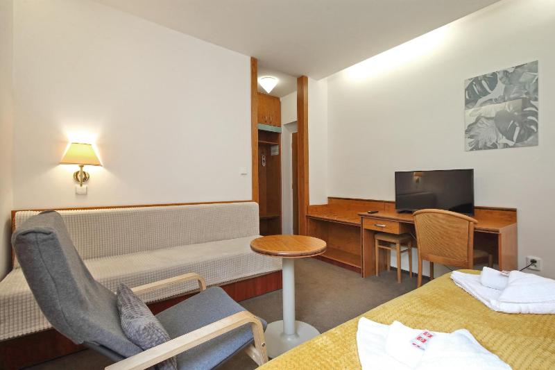 Double Room image 3