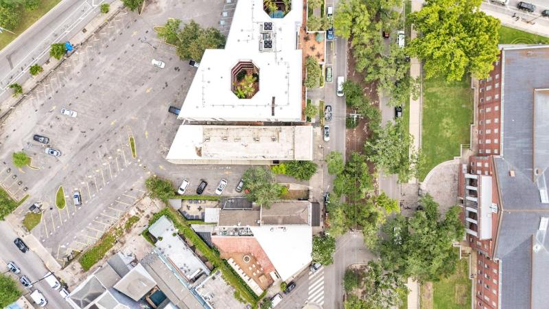 Esplanade Ave Stay wBalcony across French Quarter - image 8