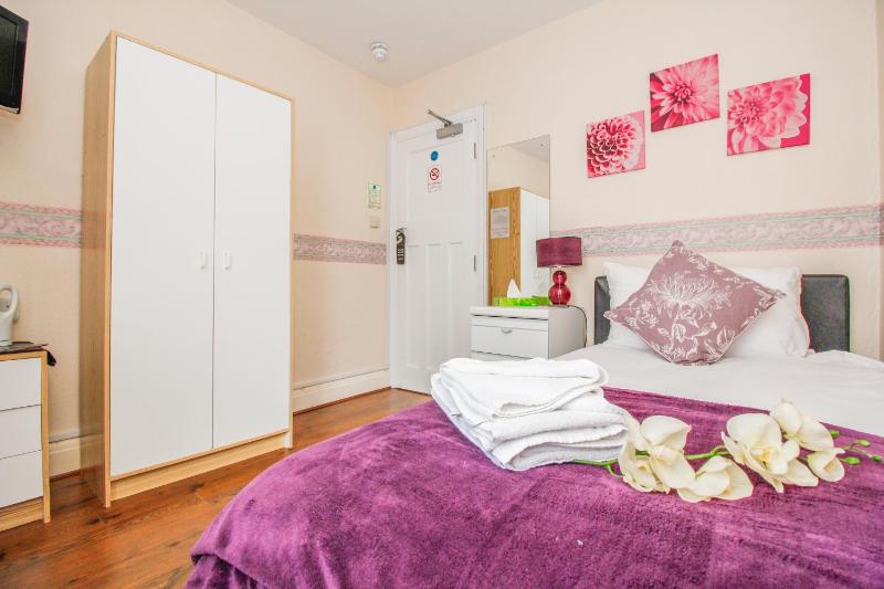 Double Room with Private External Bathroom image 4