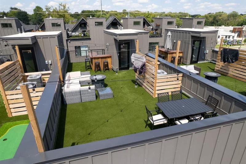 Highland Station - Private Rooftop - Sleeps 14 - image 7