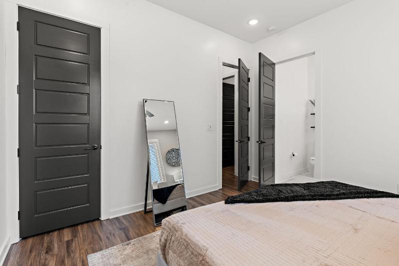 Nashville Charmer - Private Rooftop - Sleeps 14 - image 3