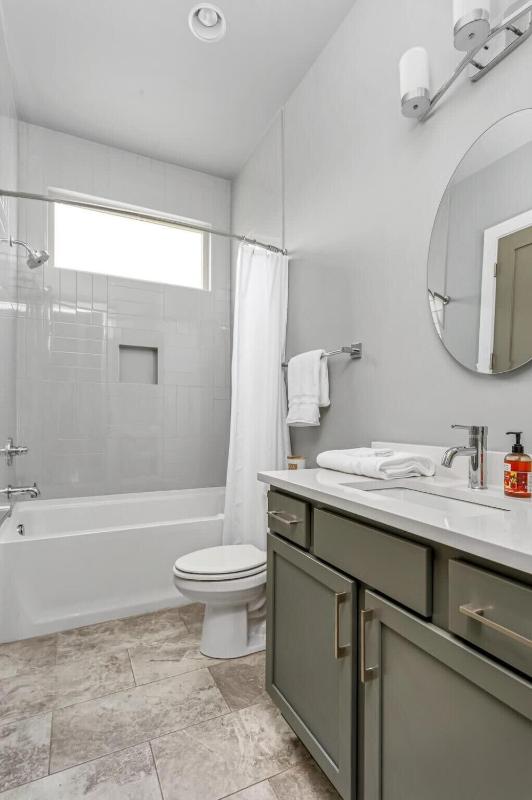 Luxury Nashville Rooftop Retreat Sleeps 12 - image 8