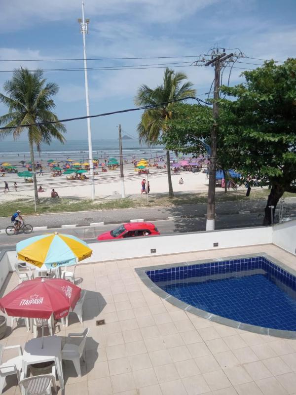 Mansão Frente Praia Enseada - image 6