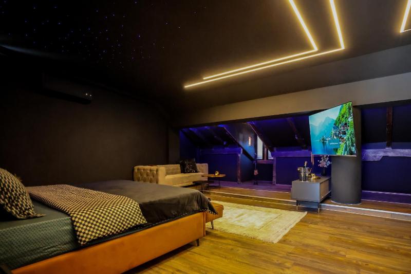 Unique Luxury Suite - image 5