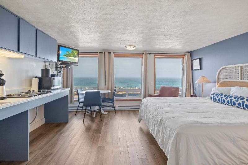 Seagull Beachfront Inn - image 7