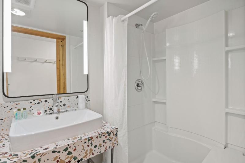 Seagull Beachfront Inn - image 47
