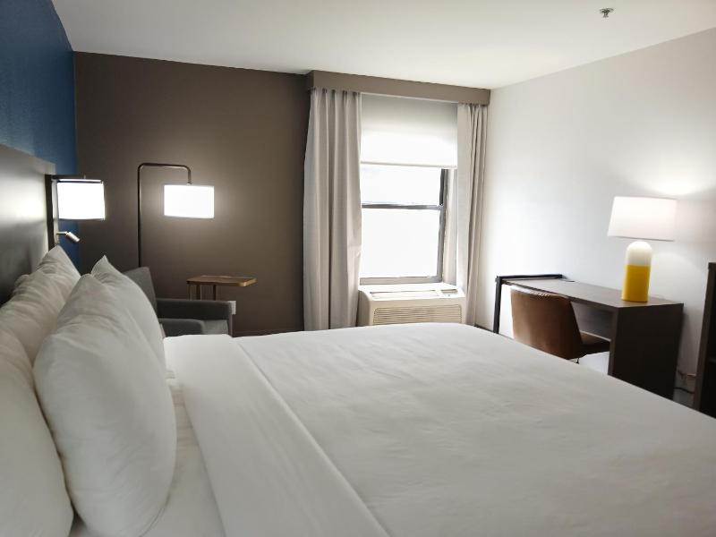 Superior King Room - Non-Smoking image 2