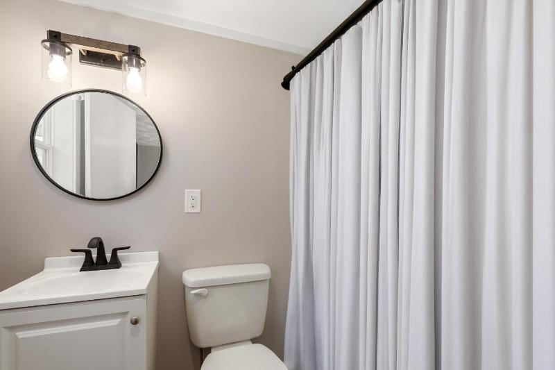 Standard Double Room image 3