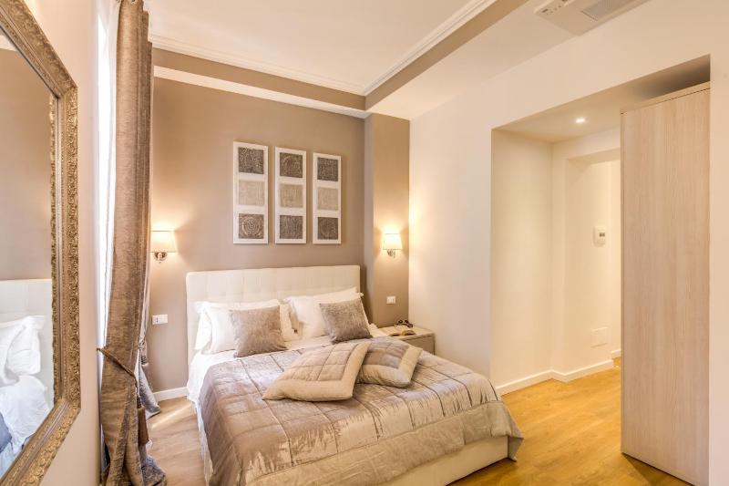 Double Room image 3