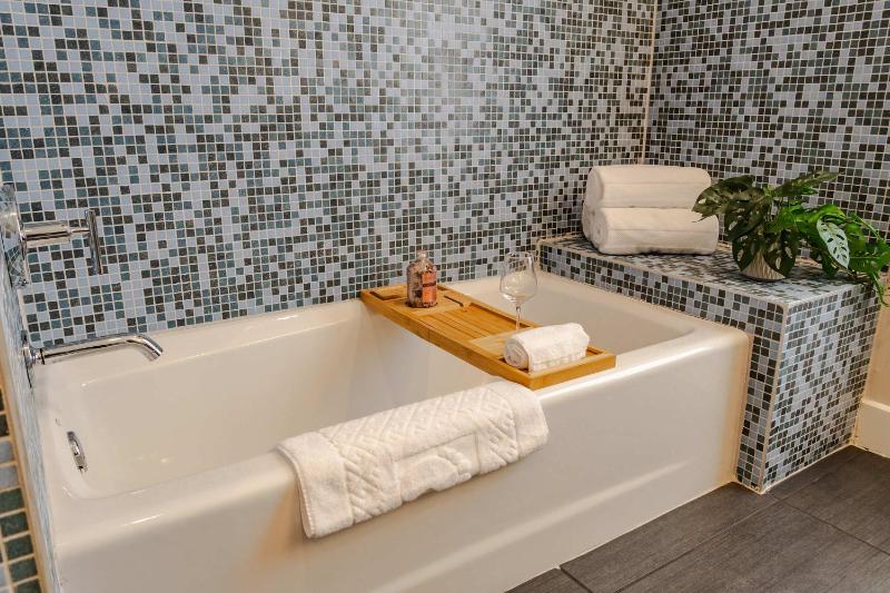 2-Unit Condo in the Vibrant NuLu District - image 2