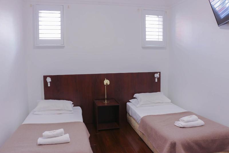 Twin Room image 3