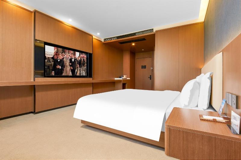 May Joys Hotel - image 40