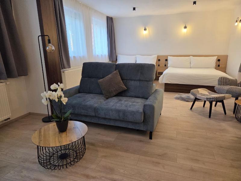 Superior Family Room image 2