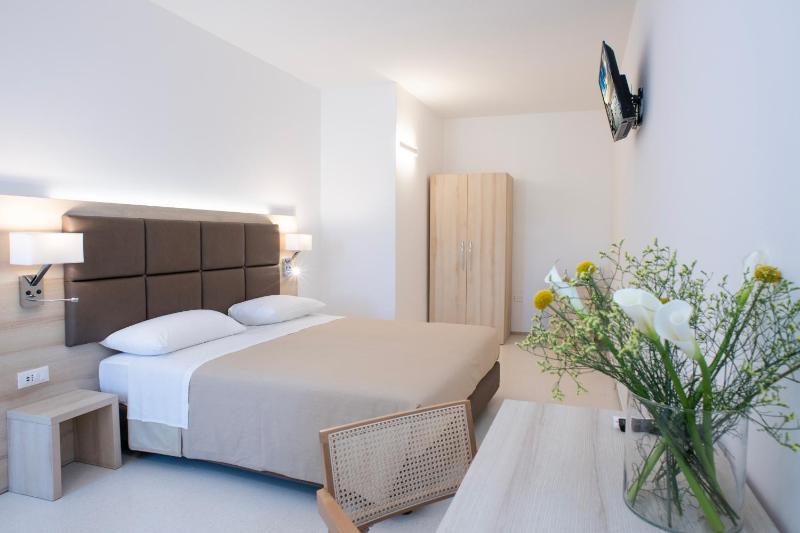 Superior Double Room image 3