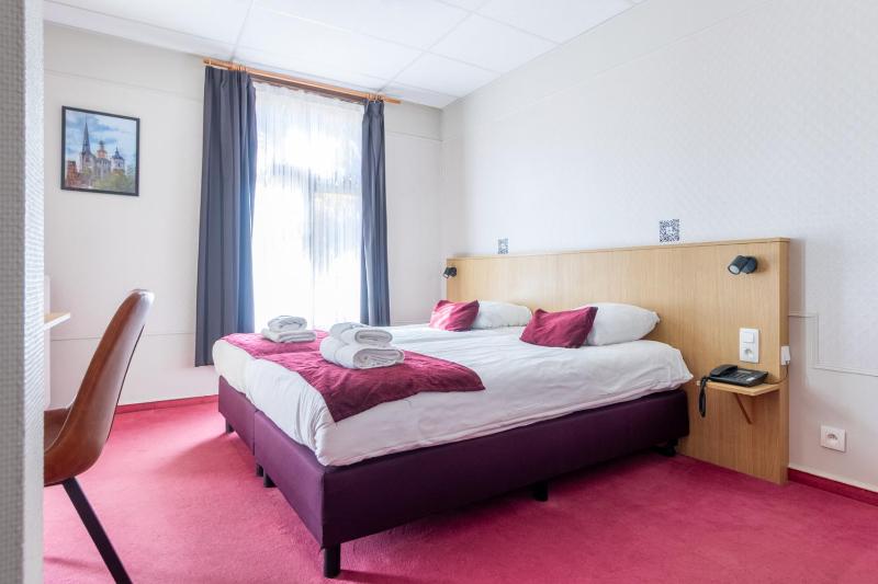 Twin Room image 1