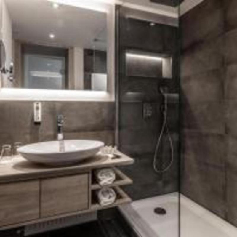 Deluxe Room image 4