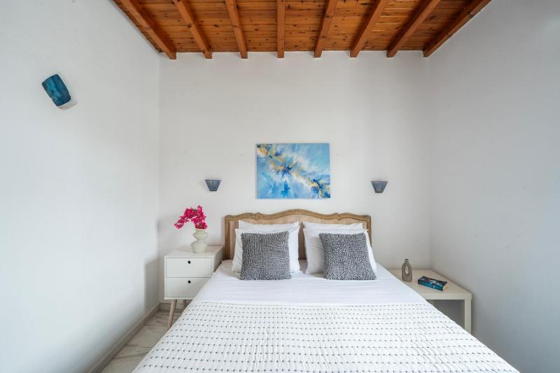 Mykonos town Apartment with Side Sea View image 3