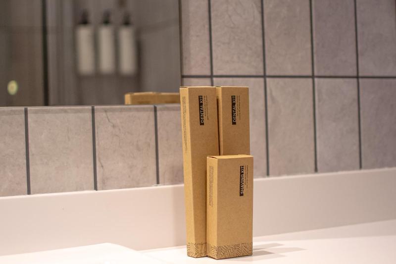 Premier Plus Double Room Non Smoking - Plus Floor - Extra Amenities & Services image 3