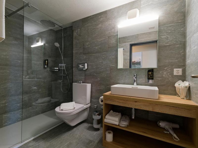 Superior Double Room image 3