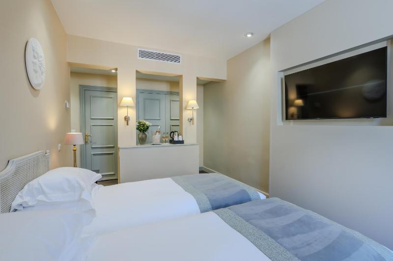 Executive Room (Free Wine Tasting) image 4