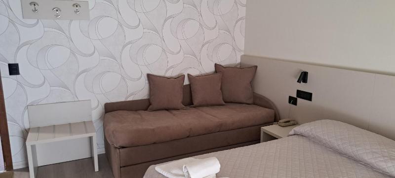 Triple Room with Balcony image 2
