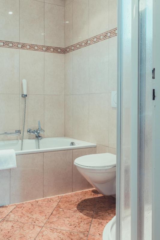 Comfort Double Room with Lake View image 3