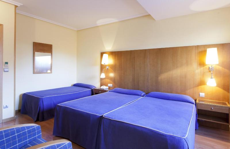 Superior Triple Room image 1