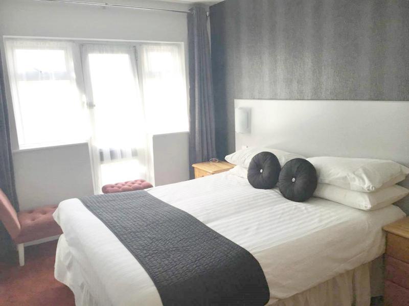 Standard Double Room image 2