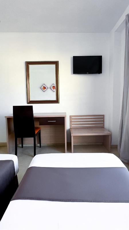  Twin Room image 1