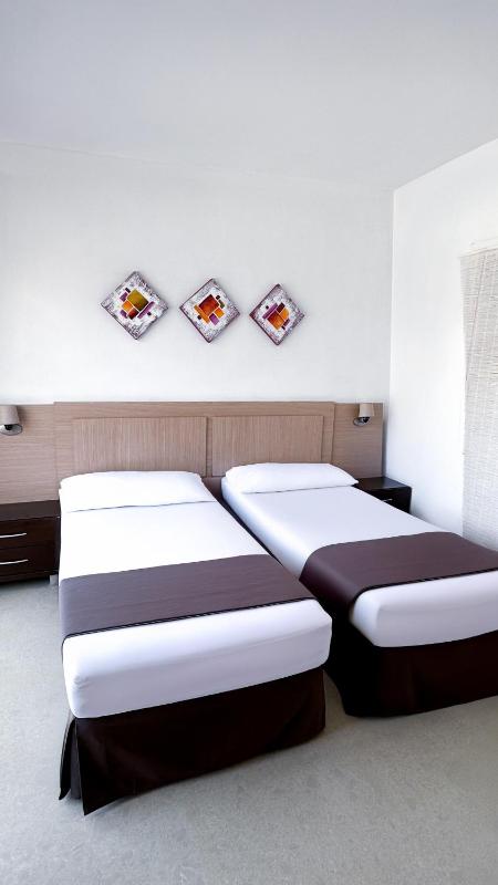  Twin Room image 3