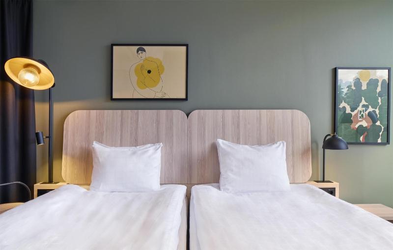 Standard Twin Room image 1