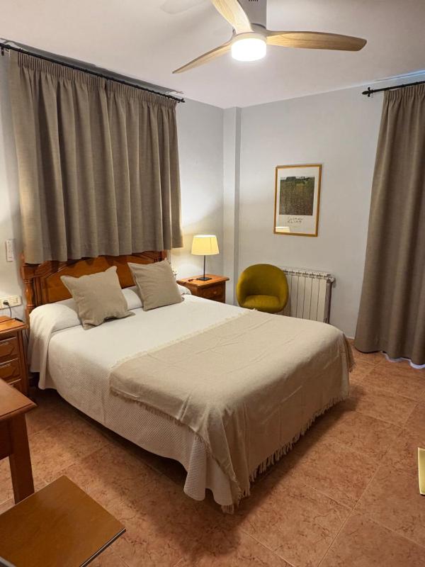 Standard Queen Room image 2