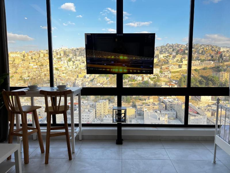 Modern Studio Apartment Near Downtown breathtaking view! - image 10