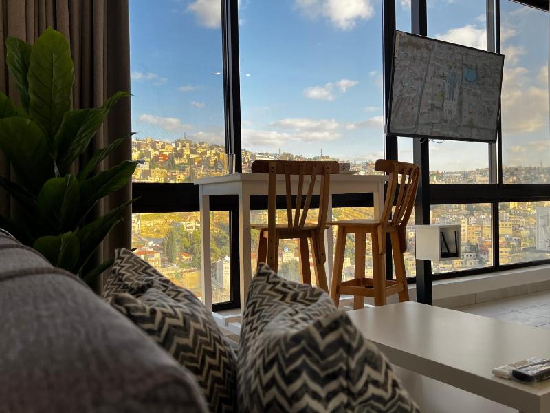 Modern Studio Apartment Near Downtown breathtaking view! - image 1