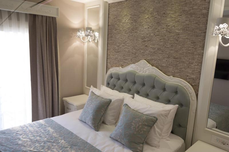 Standard Double Room image 4