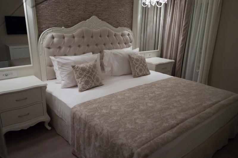 Standard Double Room image 2