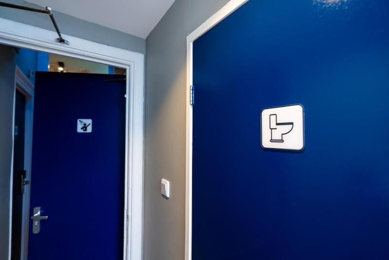 Standard Twin Room with Shared Bathroom image 2