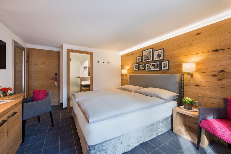 Superior Double Room image 4