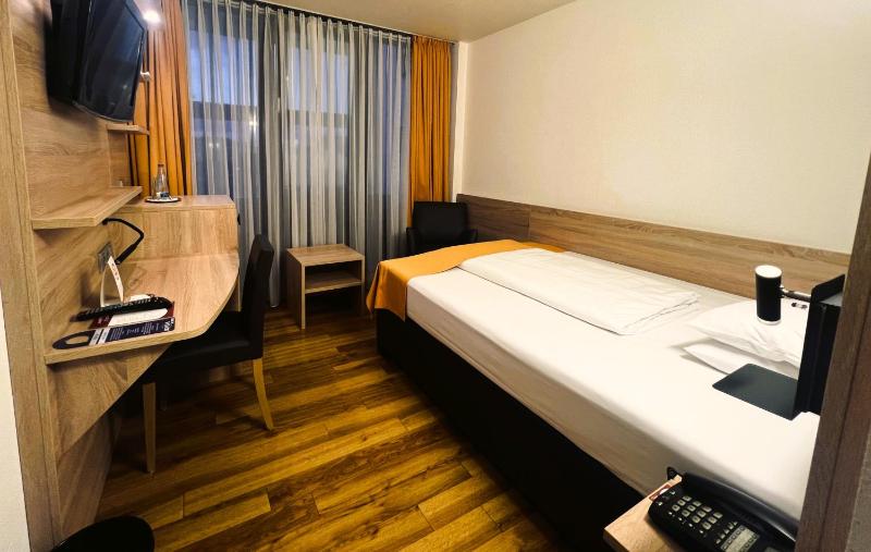 Single Room image 2