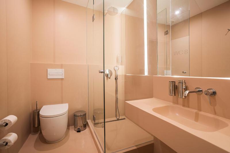 Single Room with Private External Bathroom image 1
