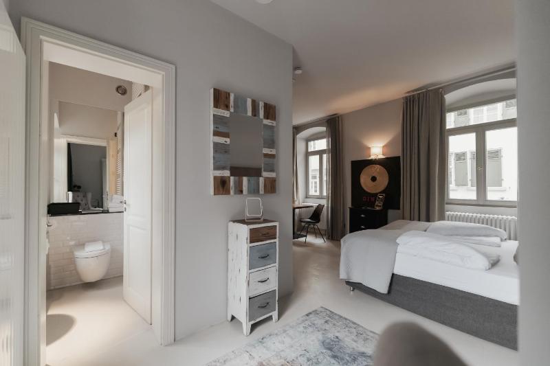 BS Suites - image 4