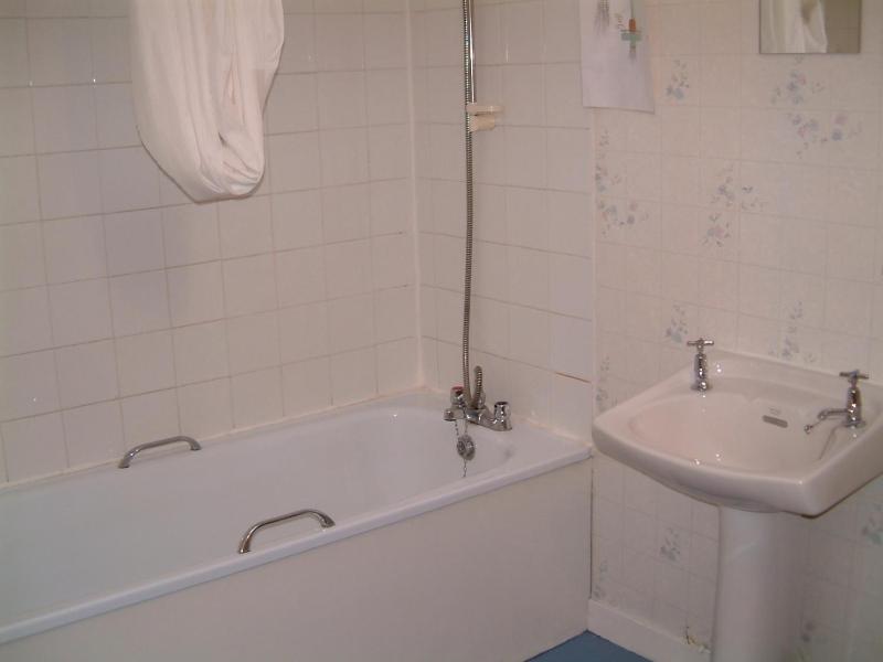 Single Room image 4