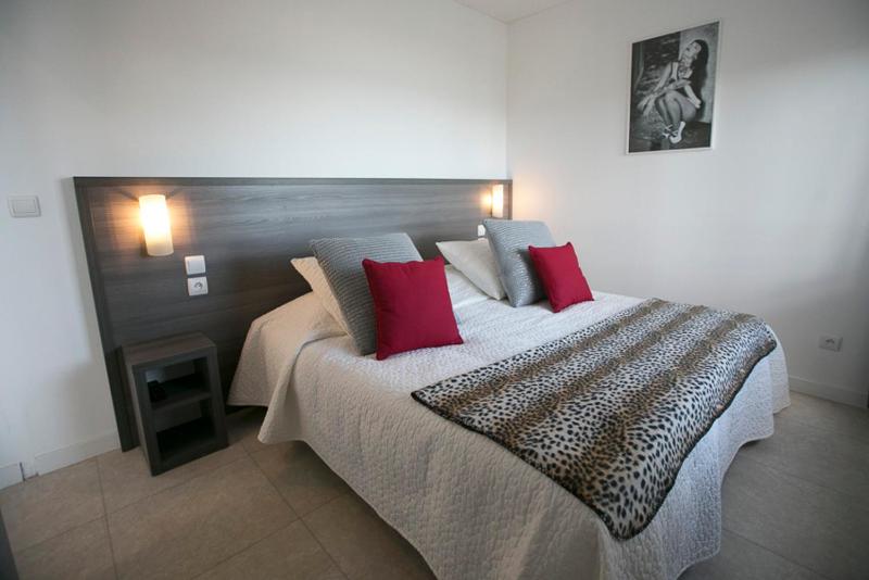 Signature Apartment With Terrace and Sea View image 3