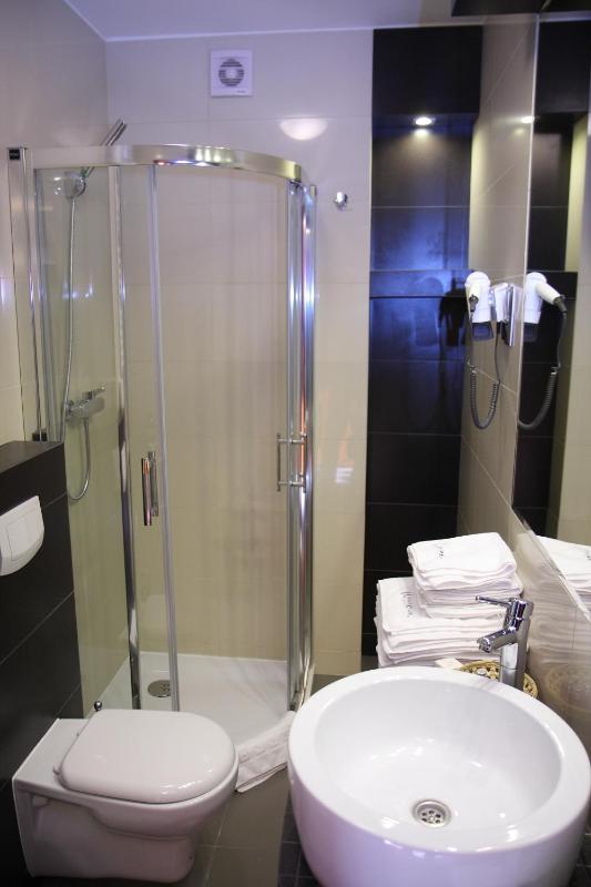 Standard Triple Room image 2