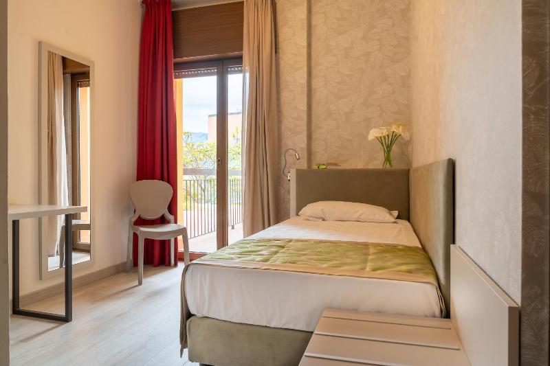 Deluxe Single Room image 4