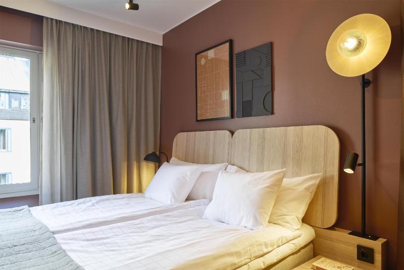 Standard Queen Room image 3