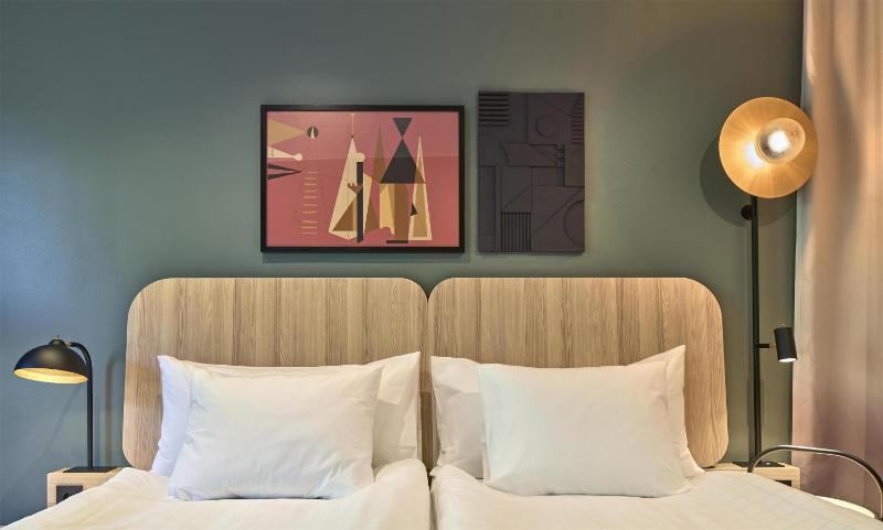 Standard Twin Room image 3